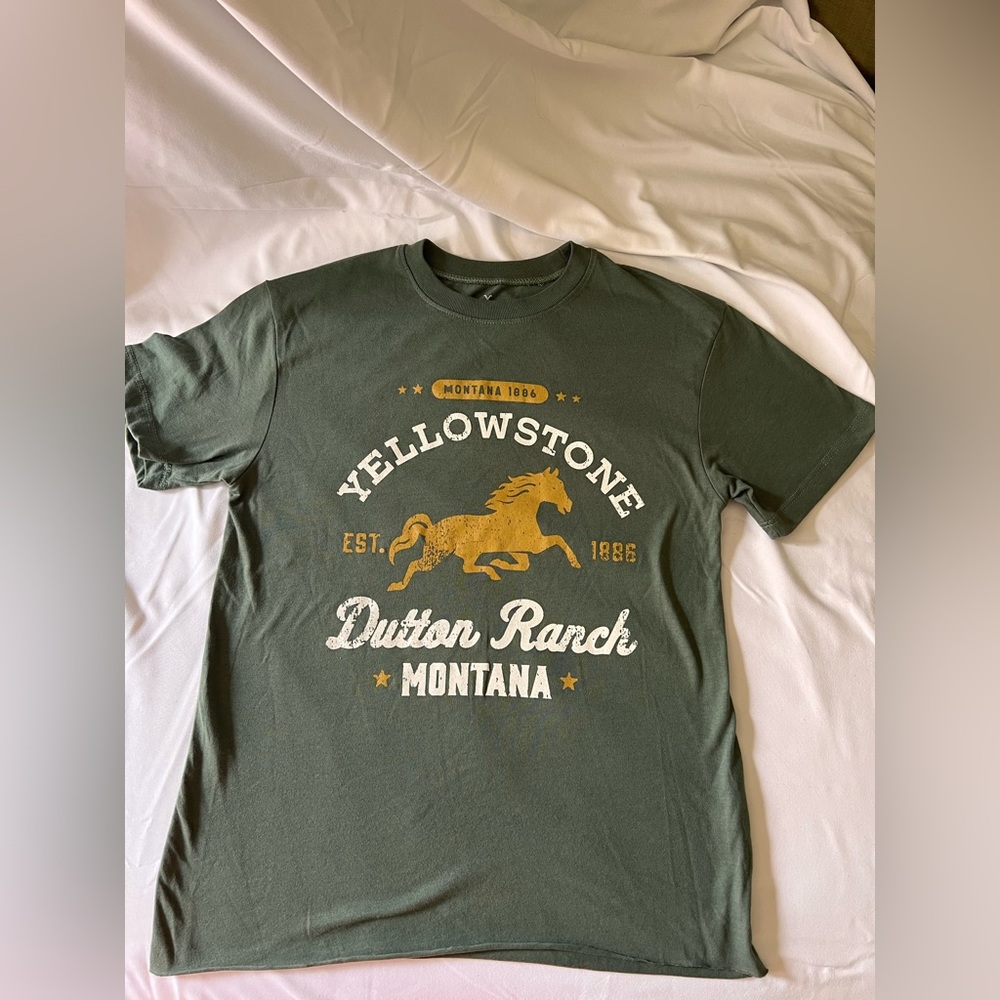 Graphic Tshirt Green Short Sleeve Tee with Yellowstone Graphic XS